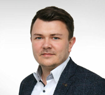 Mitarbeiter Andrej Kisselmann von Jäger Gummi und Kunststoff in Hannover